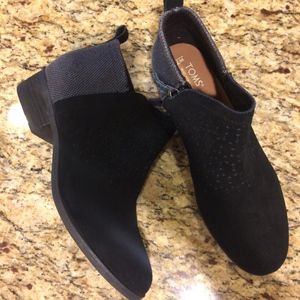 TOMS Black Suede Boot w/ Gray Patterned Heel, 7.5